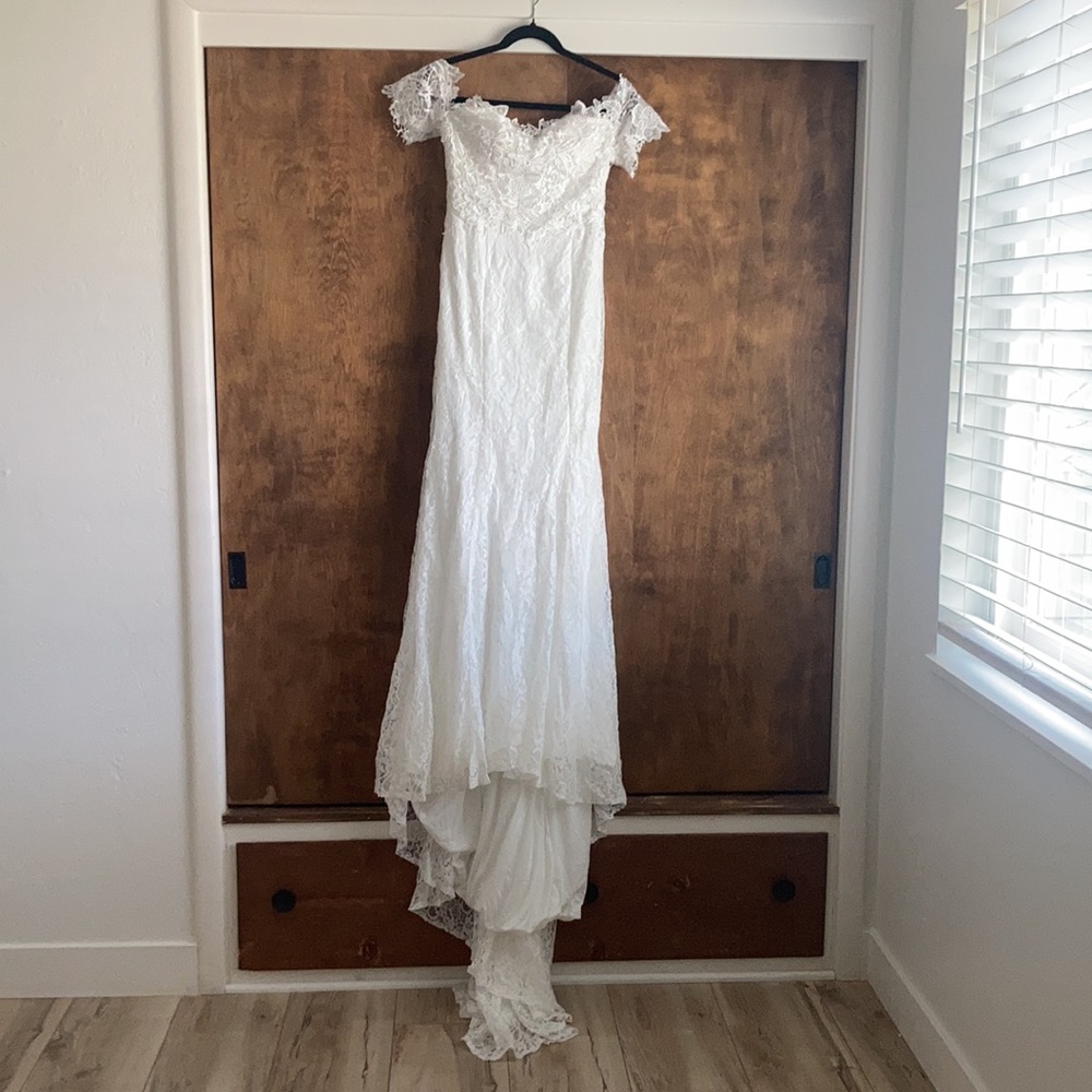 Bohemian Off-shoulder Ivory Wedding Dress